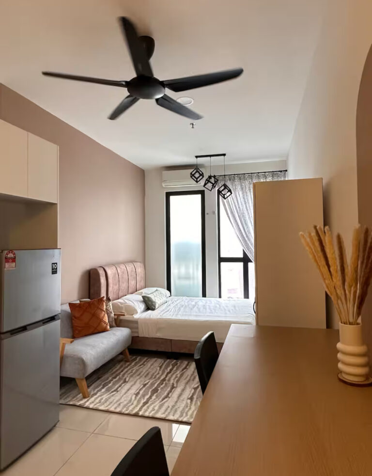 A studio unit for rent with a private a bathroom 3 IMG 8516 - RoomGrabs