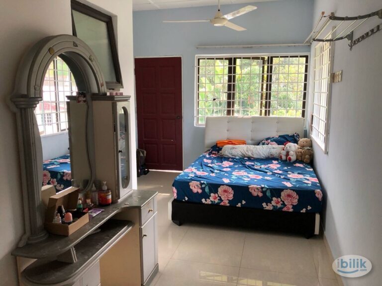 Serene, spacious with private balcony & bath 3 room - RoomGrabs
