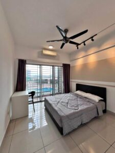 OUG ROOM | RoomGrabs