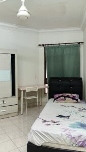 u5857 1000132829 | RoomGrabs