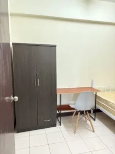 SMALL ROOM TO RENT OUT