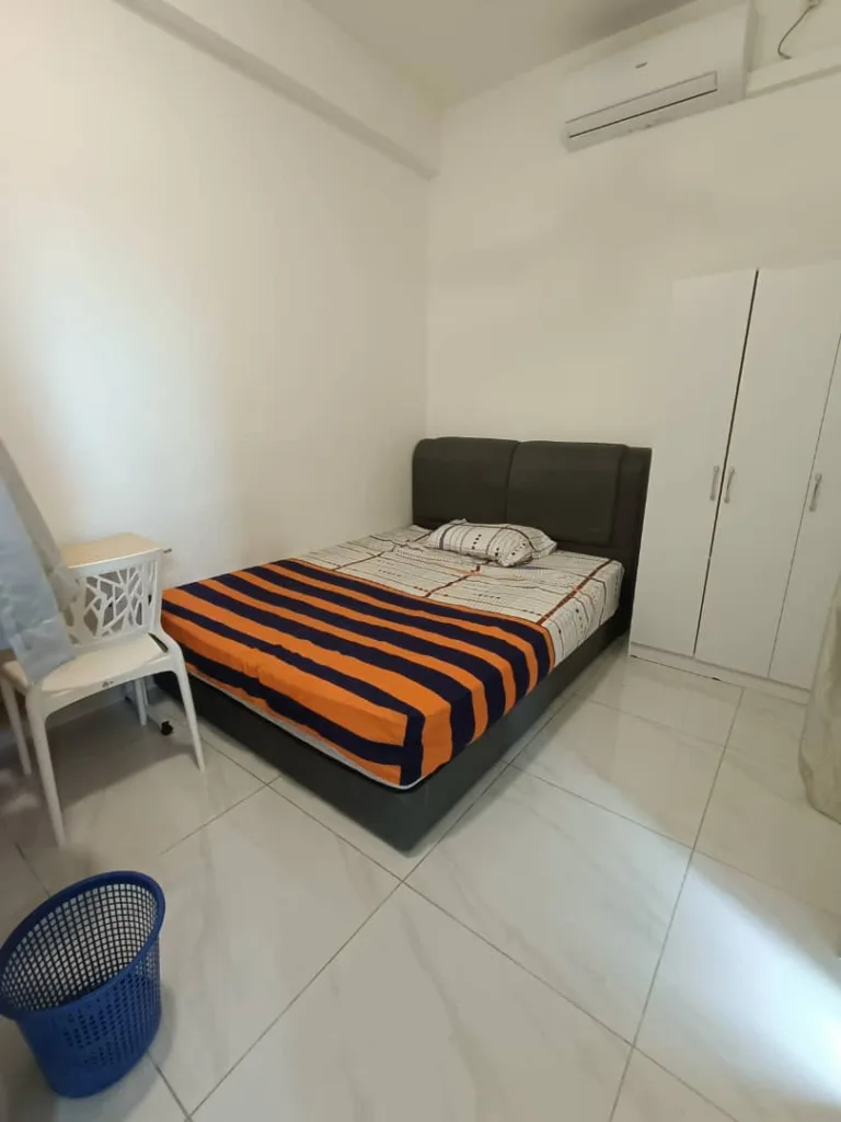 u4371 balcony - RoomGrabs
