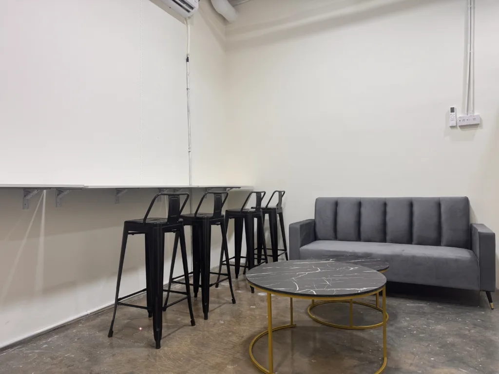 Office Room, Sg Besi LRT MRT Station, Lake Fields, TBS 4 u6625 IMG 0294 | RoomGrabs
