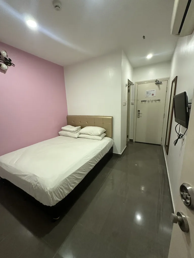 Queen Room @ Jalan Sin Chew Kee walking distance LRT 3 IMG 9891 | RoomGrabs