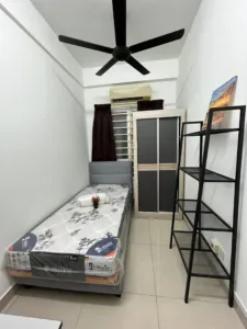 Male Unit! Single Room For Rent At kota Damansara