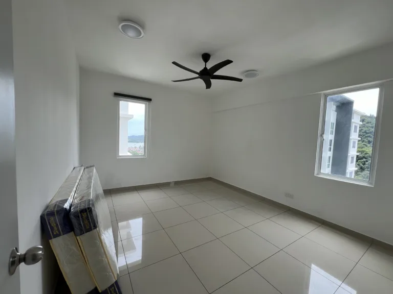 Middle Room @ Emerald Residence Bayan Lepas 3 middle room | RoomGrabs