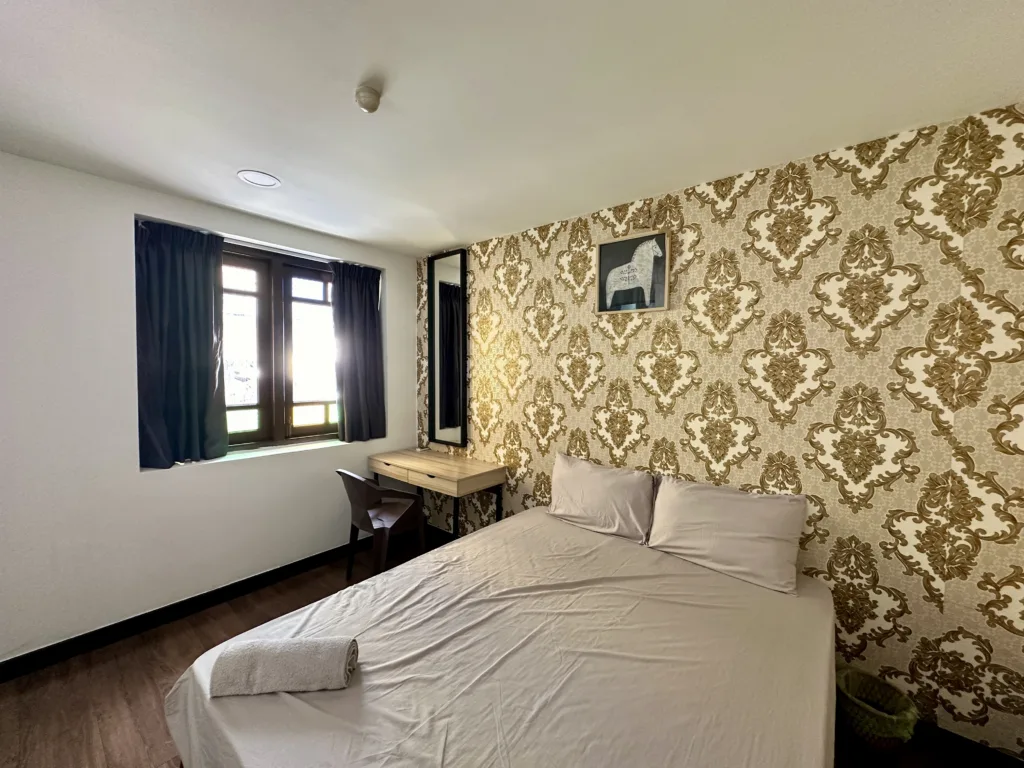 queen room for rent 9 u7429 IMG 2706 | RoomGrabs
