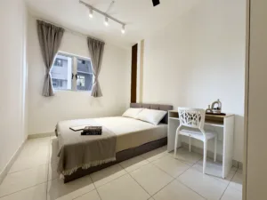 Middle room in Residensi Riamas, Old Klang Road