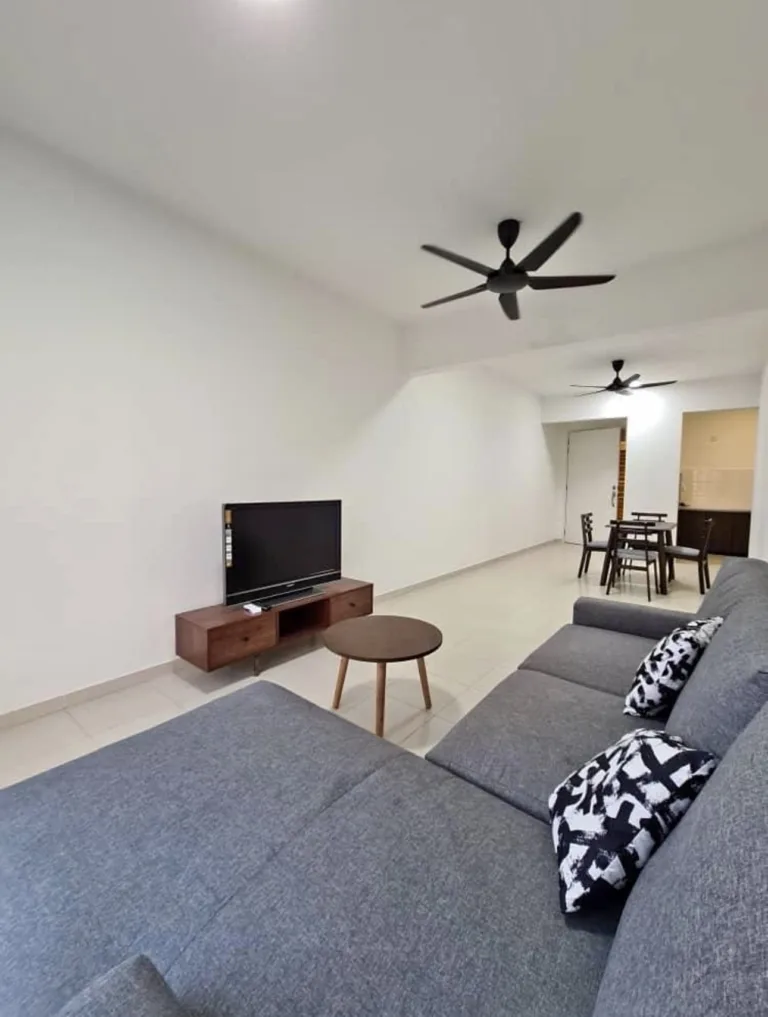 Fully furnished studio at Mayfair Condominium 3 IMG 0776 1 | RoomGrabs