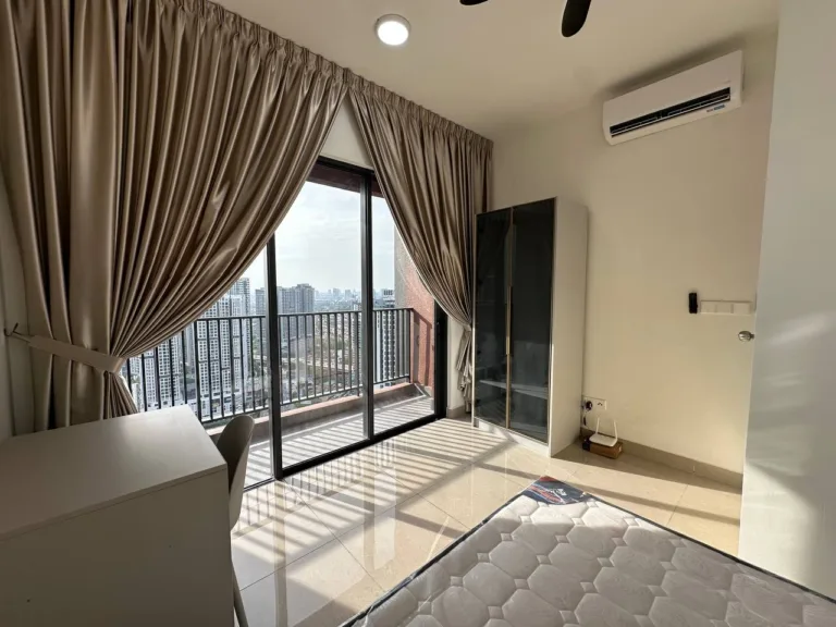 ✨Enjoy Cozy Balcony Room 📍The Harmony OKR 3 R4 balcony 2 | RoomGrabs
