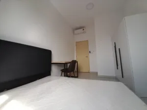 Fully furnished middle room with aircon &balcony at The Hamilton 5 Fully furnished middle room with aircon &balcony at The Hamilton