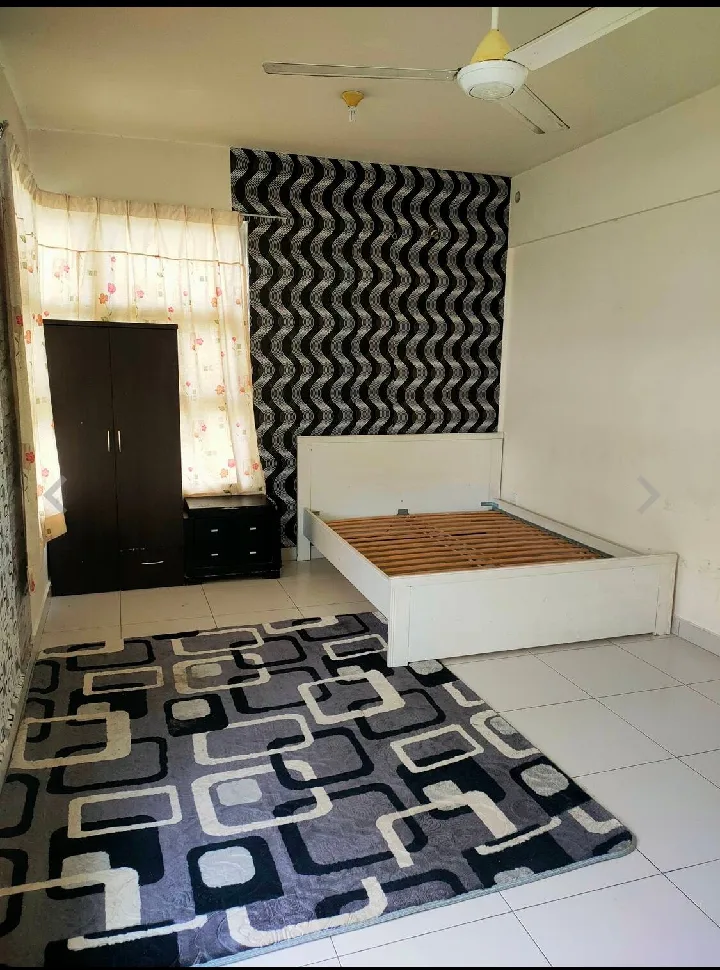 1000051820 | RoomGrabs