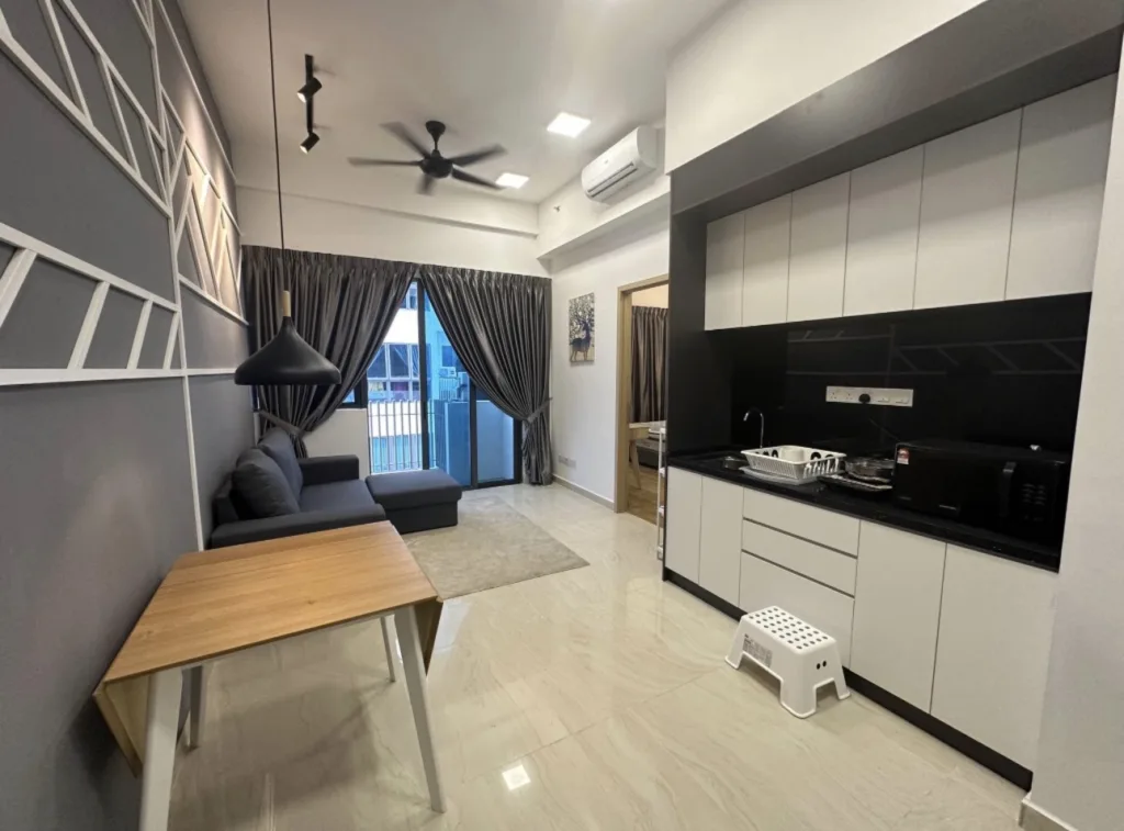 Affordable studio for rent in Robson Heights Condominium 5 IMG 3129 | RoomGrabs