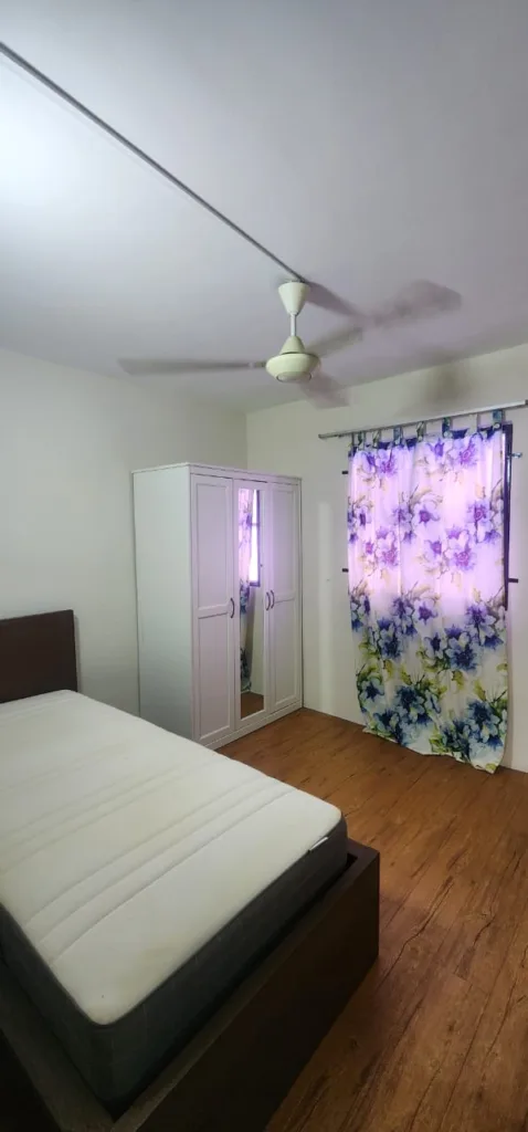 Middle Room Furnished | RoomGrabs