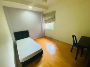 Middle Room Bdr Sri Damansara (Paradesa Tropica)