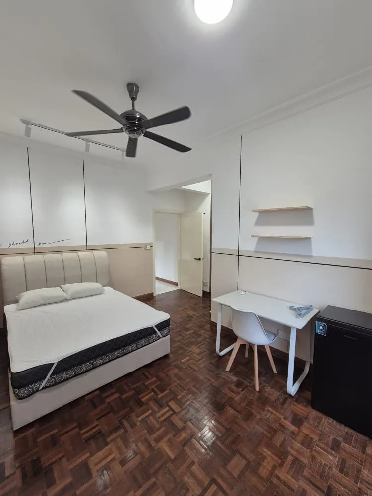 Female Master Room to rent @ Seri Maya Condominium 15 Serimaya 1 | RoomGrabs