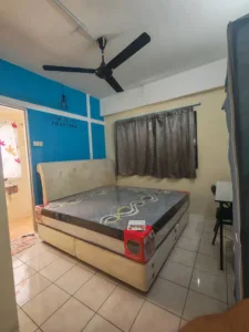 master room with private toilet, 1minute to MRT