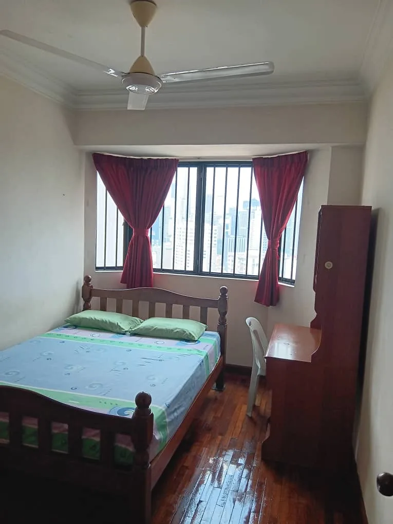 Big single-middle Room for rent @Bistari Condo 13 s 24 3 3750 850 | RoomGrabs