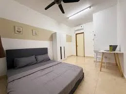 Queen Bedroom near LRT Bandar Tasik Selatan