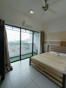 Female Unit Room with Balcony near KTM Petaling 5 Female Unit Room with Balcony near KTM Petaling