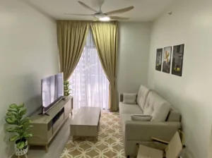 Medium room for rent in Villa Flora Condominium