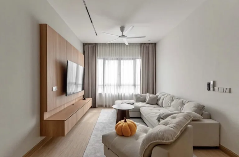 Well maintained bedroom for rent in The Valley, SkySierra 3 IMG 4279 | RoomGrabs