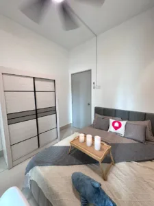 🐤 Middle Room That Saves You From Awkward Moments