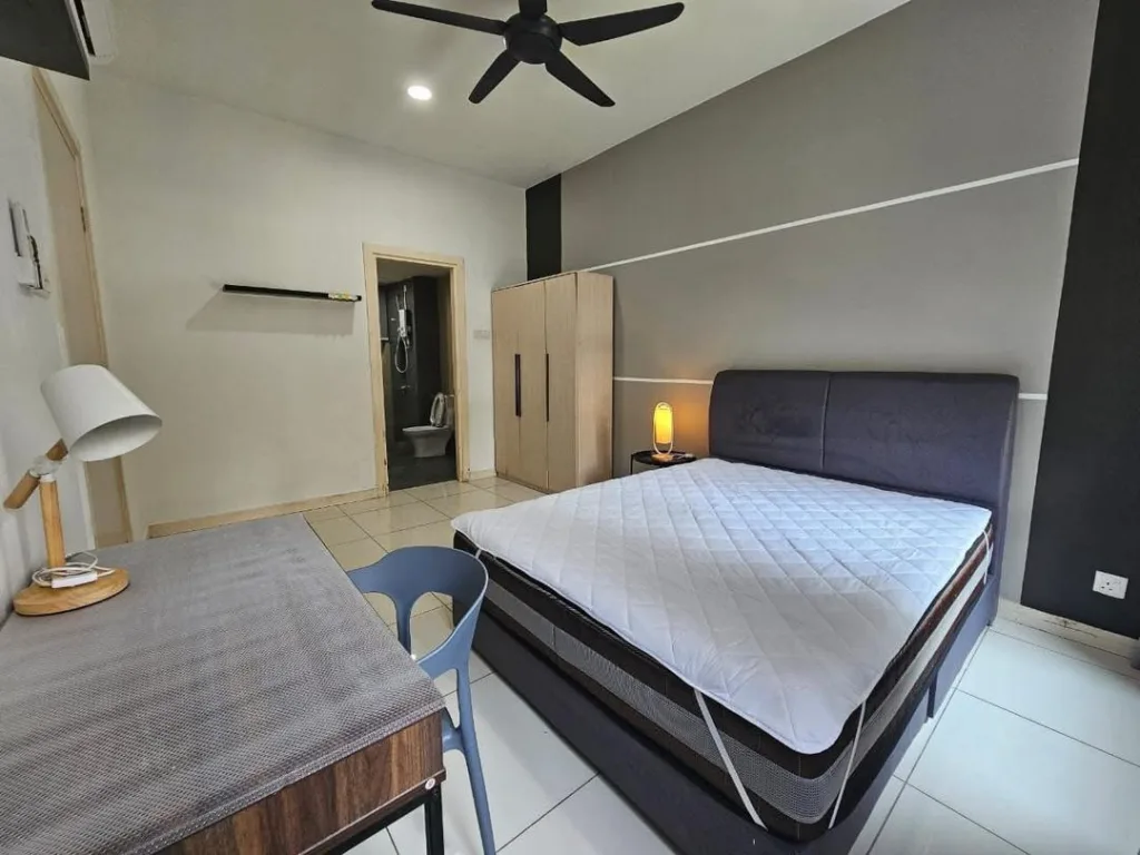 master bedroom rent at subang Parkhomes 12 47y | RoomGrabs