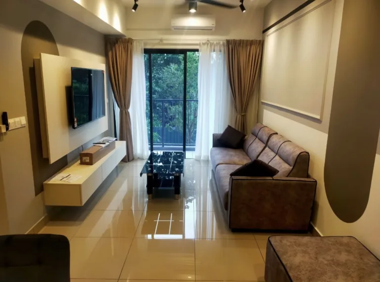 Well maintained bedroom for rent in Tangerine Suites, Sunsuria City 3 IMG 4545 | RoomGrabs
