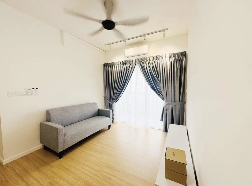 Furnished bedroom with private bedroom for rent in Sastra U-Thant 10 IMG 4975 | RoomGrabs