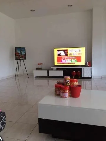 taman bukit cheng 2storey house middle room fully furnished for rent 1568088353 eb7384eeb progressive 1 | RoomGrabs