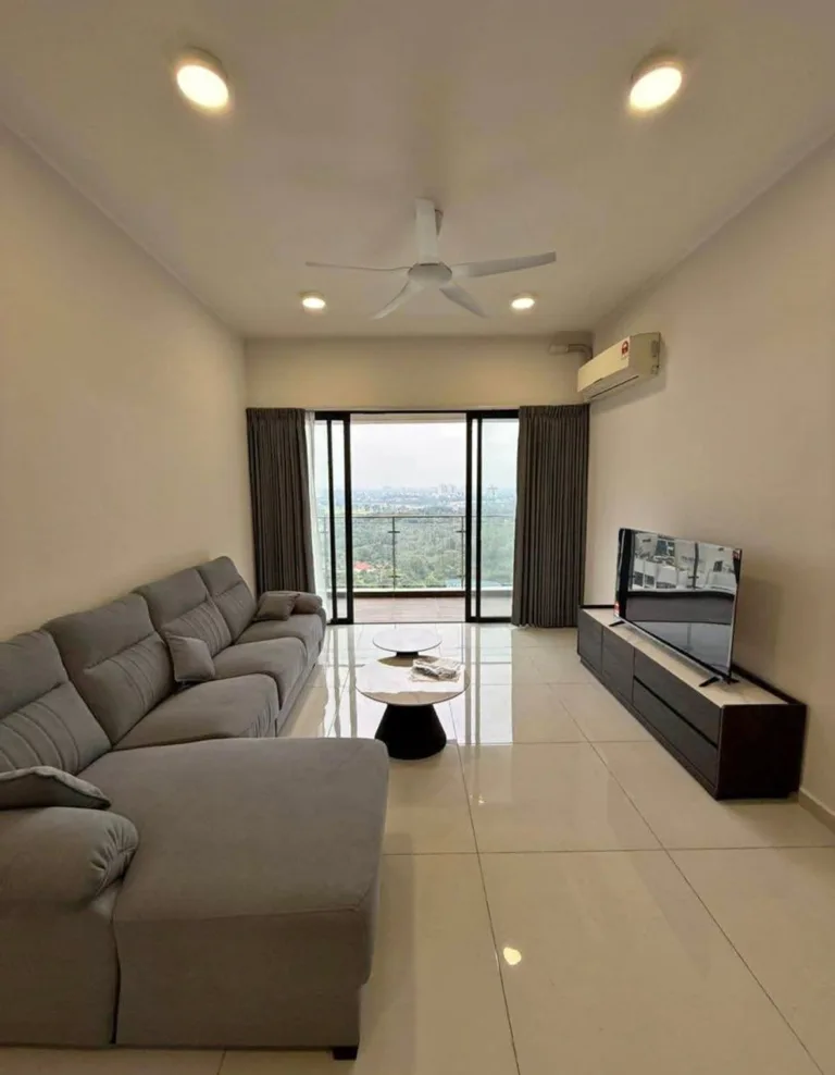 FULLY FURNISHED STUDIO UNIT FOR RENT@Country Garden Danga Bay 3 83266 1 | RoomGrabs
