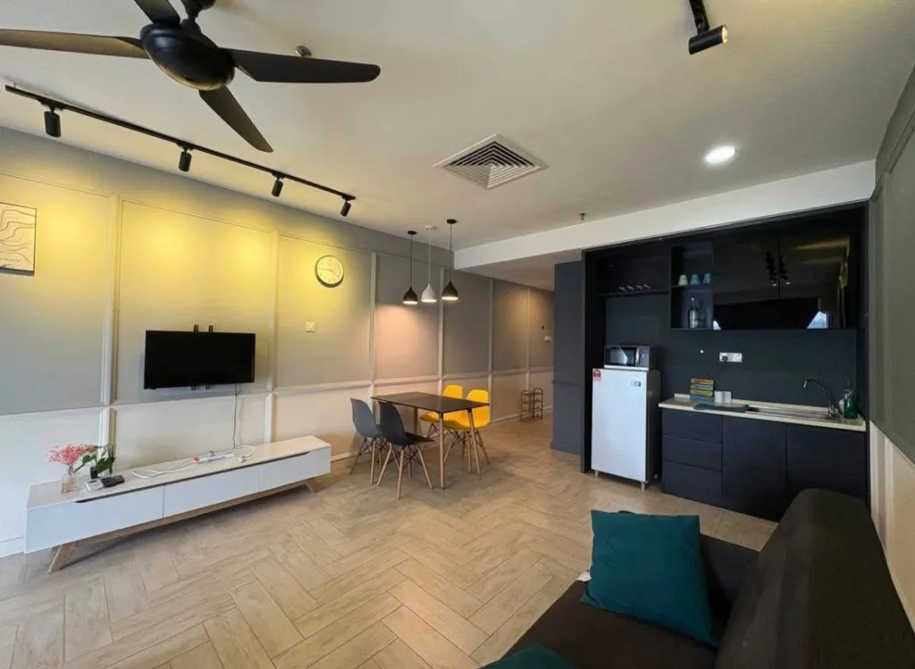 9C723900 5A8D 46AF 9129 B72EAAA89E7A | RoomGrabs