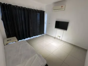 middle tv room | RoomGrabs