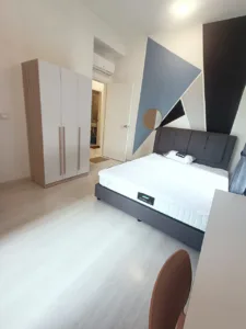 Female Master room with private bathroom at Equine Residence