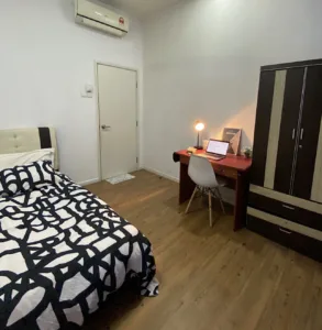 RM700 Single Room @ Utropolis Glenmarie Near LRT & Mall