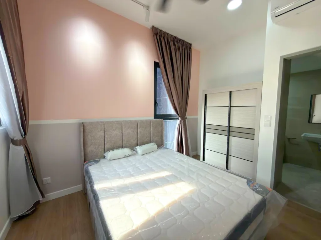 1000193279 | RoomGrabs