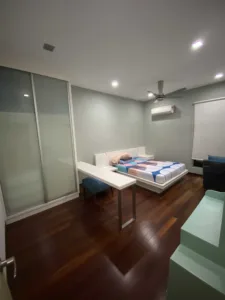 DY5KLMADTP29KST7 medium | RoomGrabs