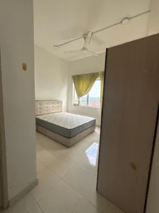 Female unit I residence Kota damansara Master room for rent