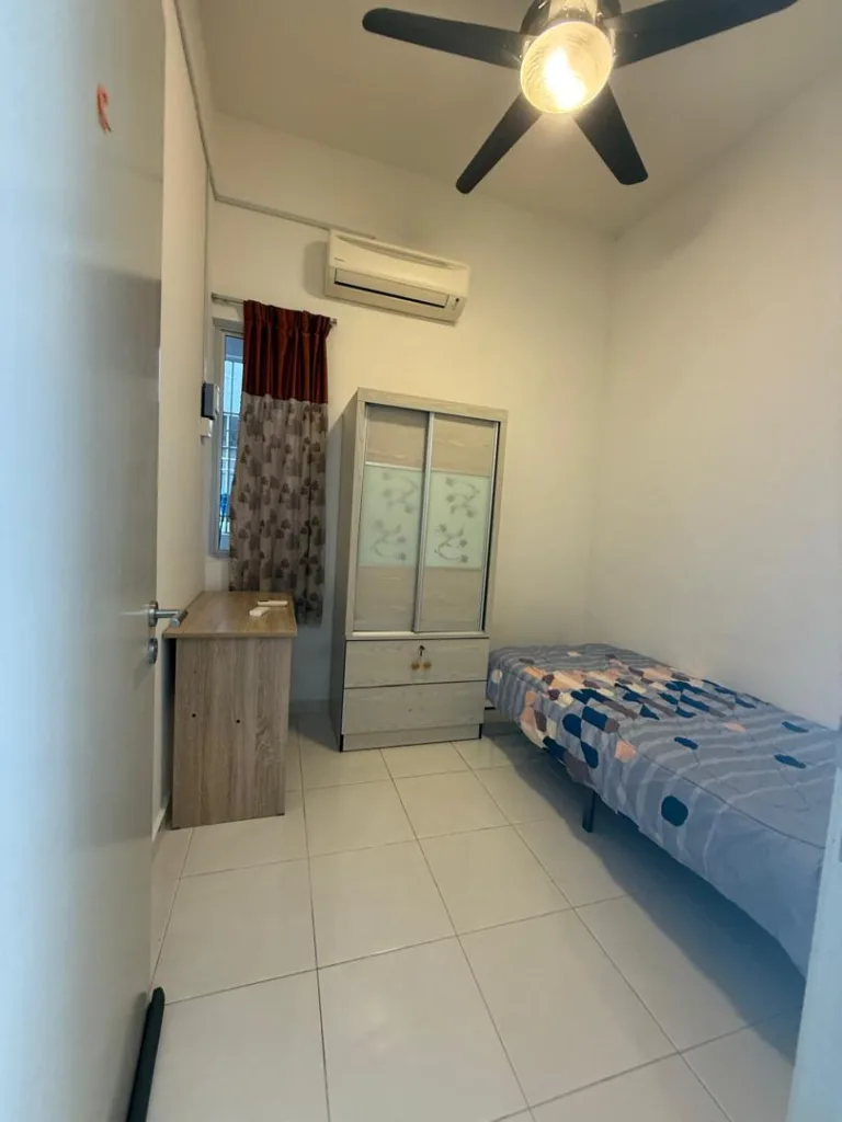 1000239629 | RoomGrabs