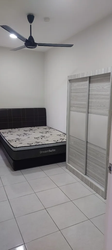 Middle room for rent 14 1000373742 | RoomGrabs