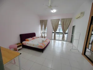 Master Bedroom – Female Only
