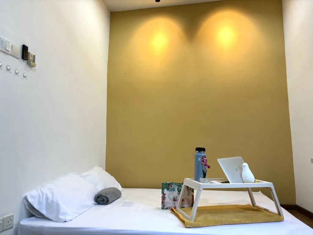 Medium orange 3 | RoomGrabs