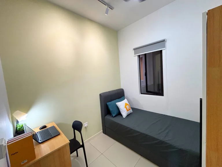 Big Single Room for Rent @ Vierra Residence, Kinrara 3 Single 1 1 | RoomGrabs