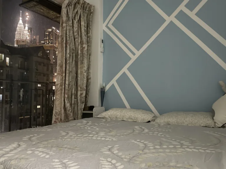 Fully Furnished Balcony Room near KLCC 3 night 3 | RoomGrabs