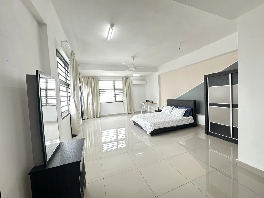 R4 0 | RoomGrabs