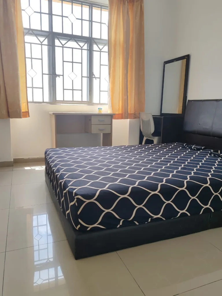 MASTER Bedroom near BRT / Sunway Pyramid 3 1 bed room | RoomGrabs