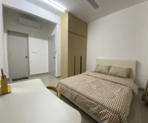 MASTER BEDROOM - FEMALE ONLY 5 MASTER BEDROOM – FEMALE ONLY