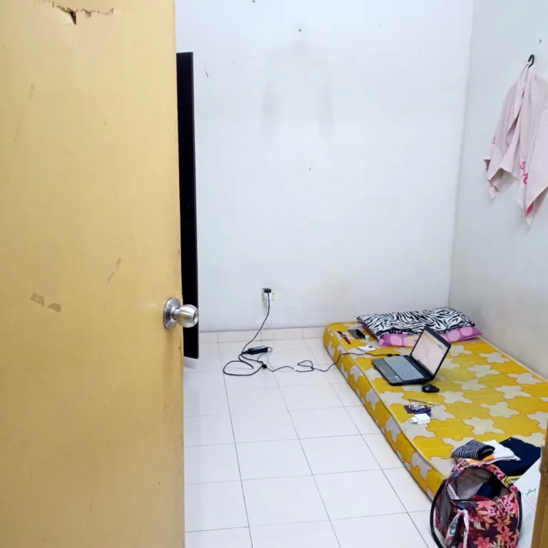 ROOM FOR RENT AT MENTARI COURT (Prefer Move-in IMMEDIATELY) 3 Room | RoomGrabs