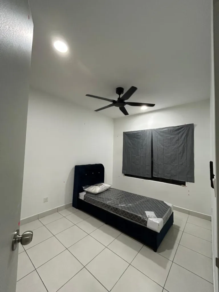 ARENA RESIDENT 2, KOTA WARISAN, MEDIUMN ROOM 3 WhatsApp Image 2026 08 07 at 00.02.02 | RoomGrabs